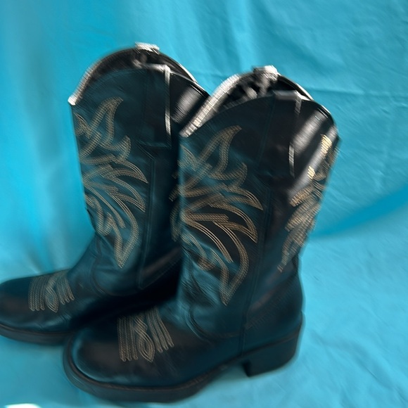 Black size 8 cowboy boots , round toe, tan stitching - Picture 3 of 6